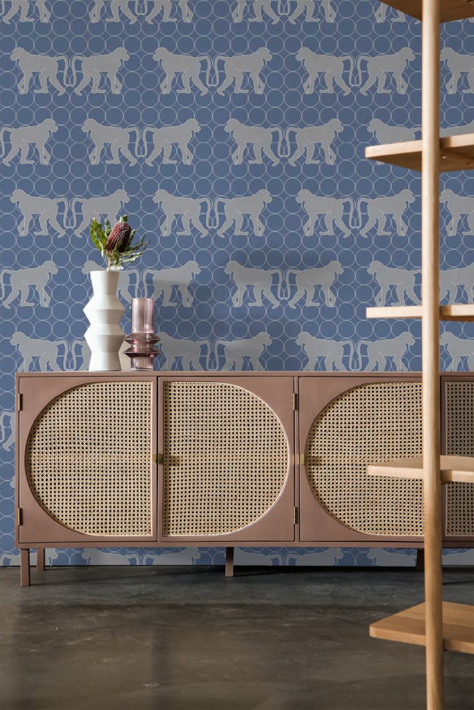 The wallpaper features intricate horse patterns in shades of blue and white, creating a stylish and dynamic backdrop. The detailed horse illustrations add a touch of elegance, with varying tones of blue bringing depth and interest to the white background.