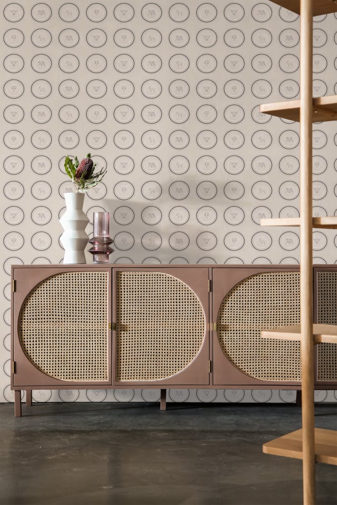 The wallpaper features a pattern with shell designs. The colors include soft pastels, such as light blues, sandy beiges, and subtle pinks.